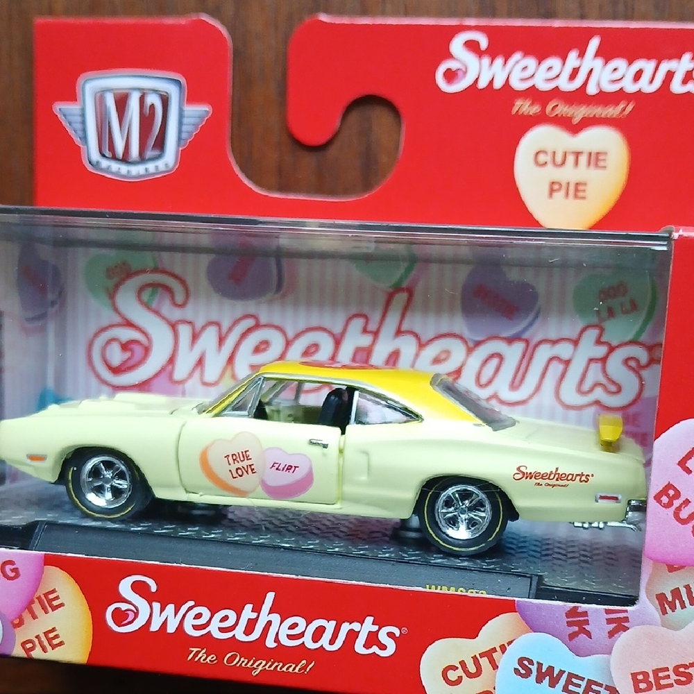 M2 Machines Sweethearts  1970 Super Bee Hemi Yellow  Car